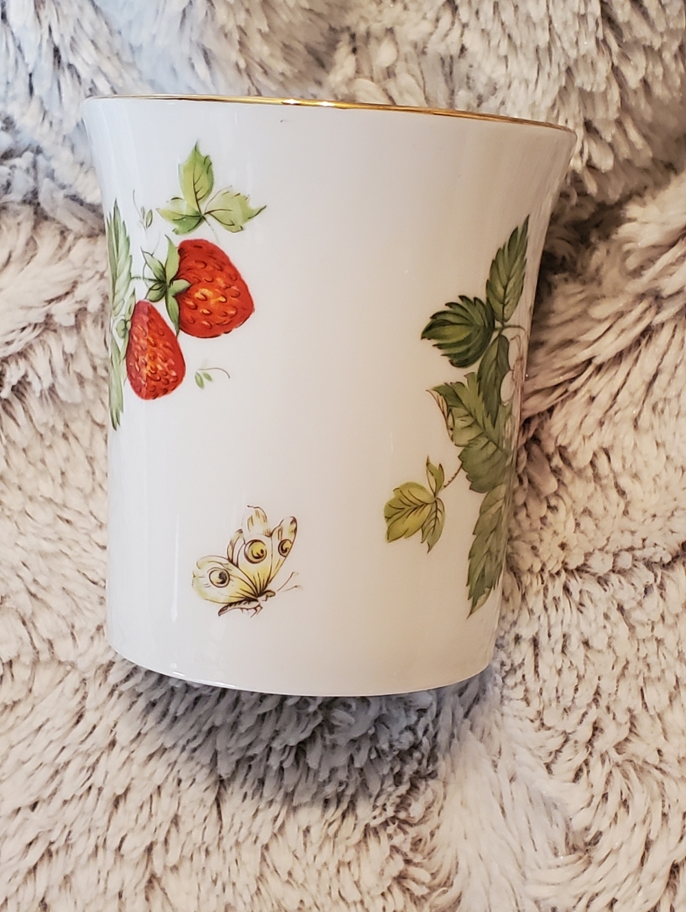 Vintage Rosina-QUEEN'S Fine Bone China VIRGINA STRAWBERRY Gold Trim FLAT MUG - Picture 2 of 8